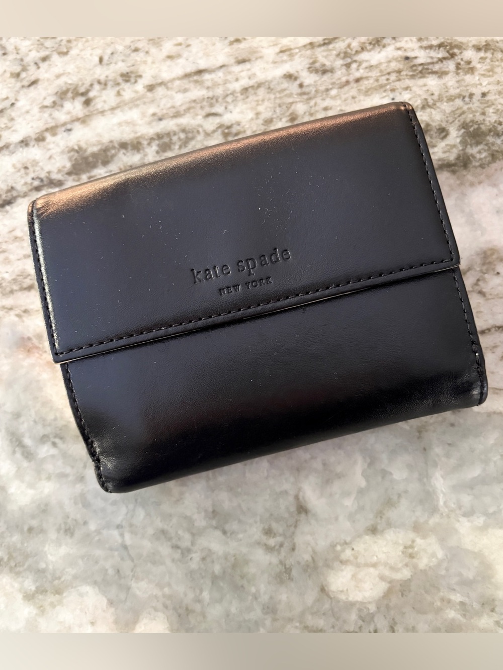 kate spade black leather bi-fold wallet green interior quiet luxury classiccore